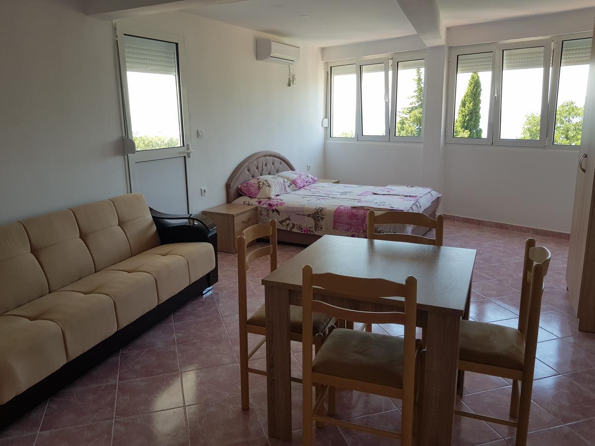 Guest House Dragomir Sutomore Exterior photo